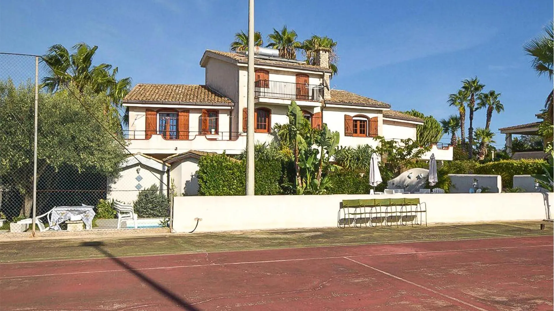 Gorgeous Home In Noto With Kitchenette